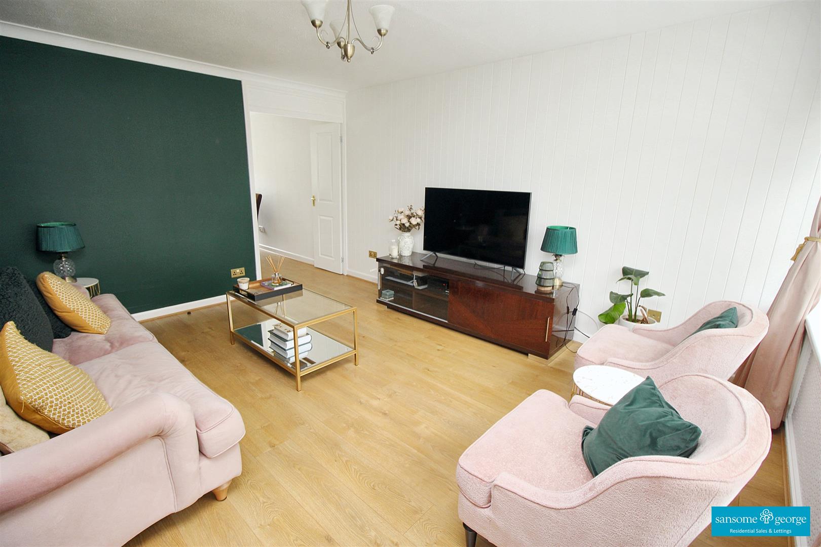 3 bed property in Fircroft Close, Reading